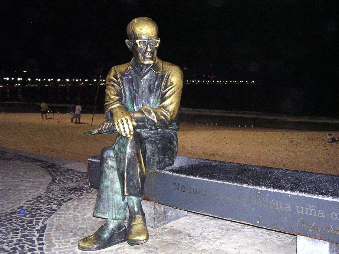 Carlos Drummond de Andrade.