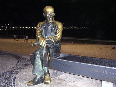 Carlos Drummond de Andrade.